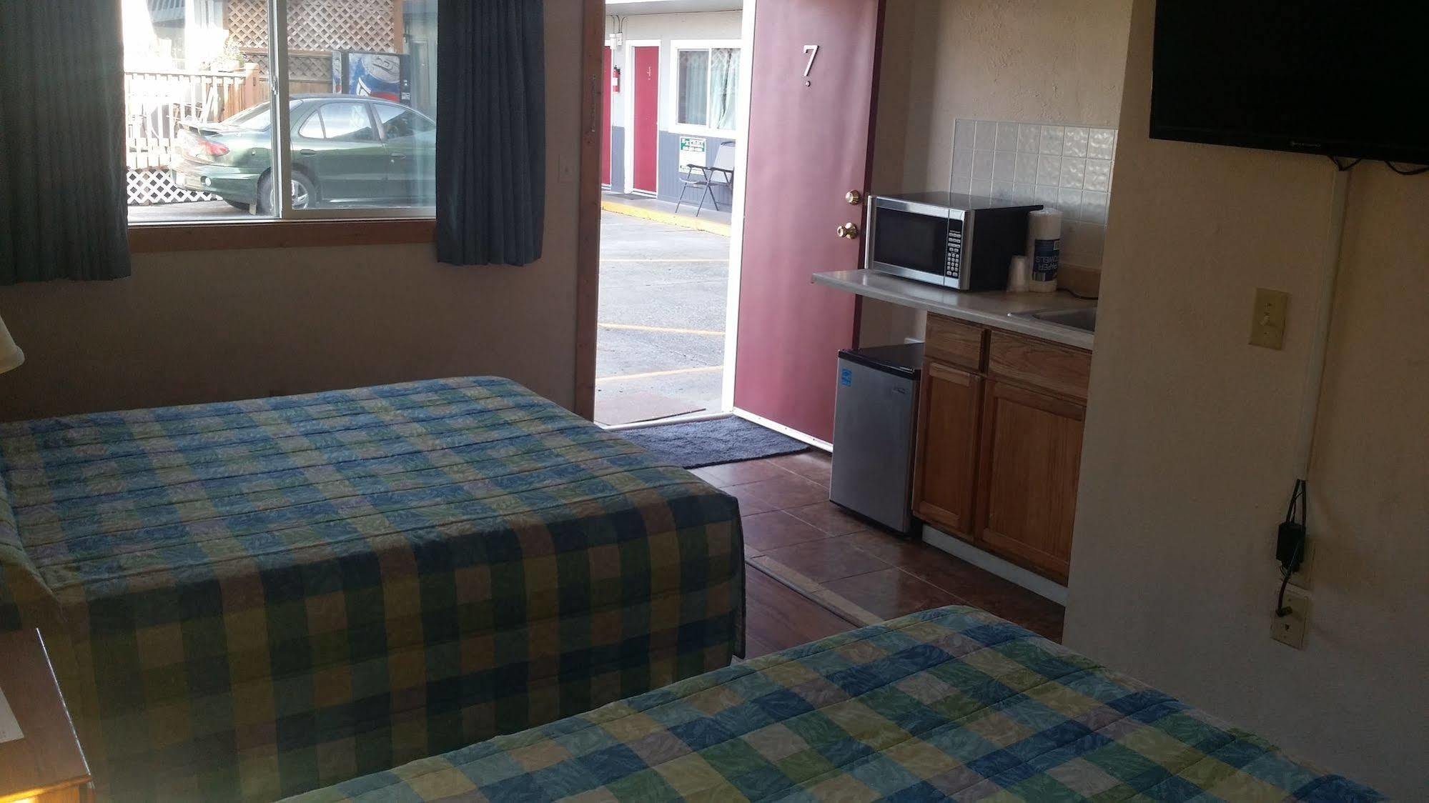 Terrace Motel Coos Bay Exterior photo