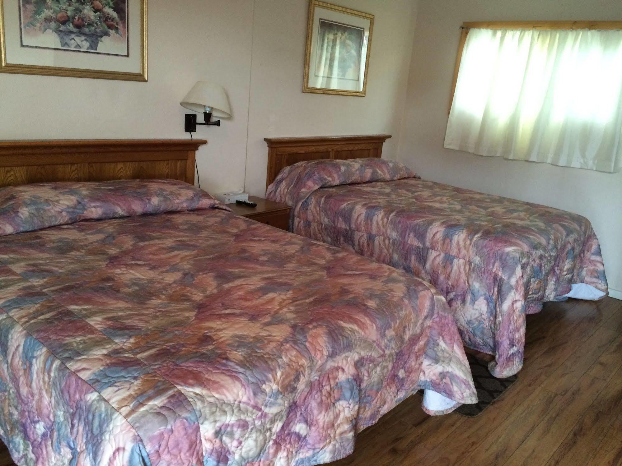 Terrace Motel Coos Bay Exterior photo