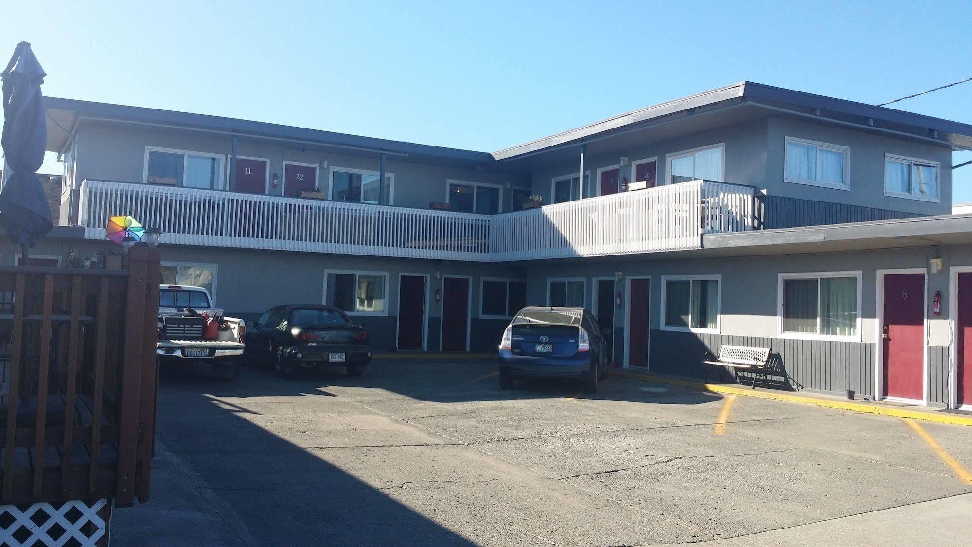 Terrace Motel Coos Bay Exterior photo