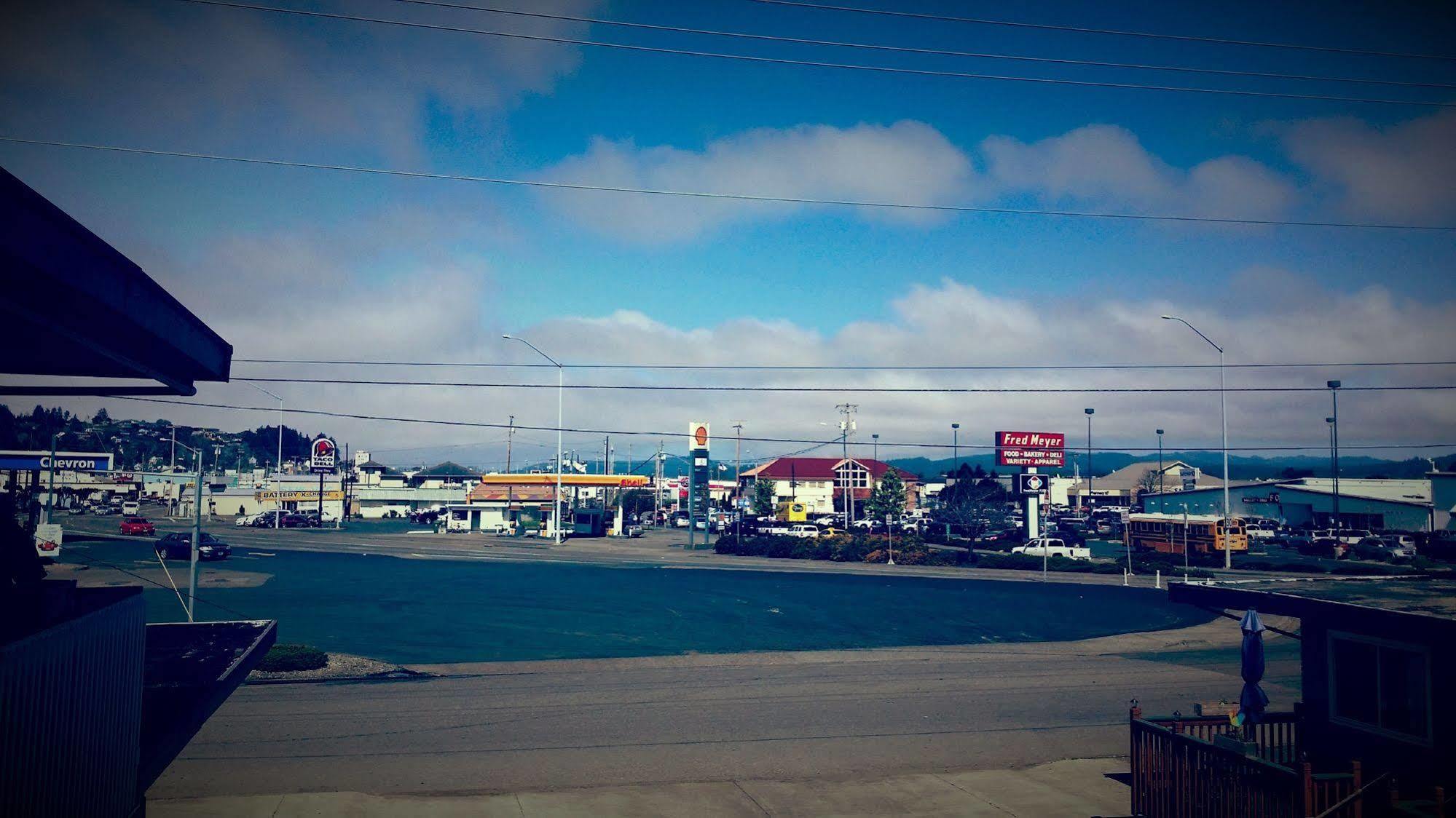 Terrace Motel Coos Bay Exterior photo
